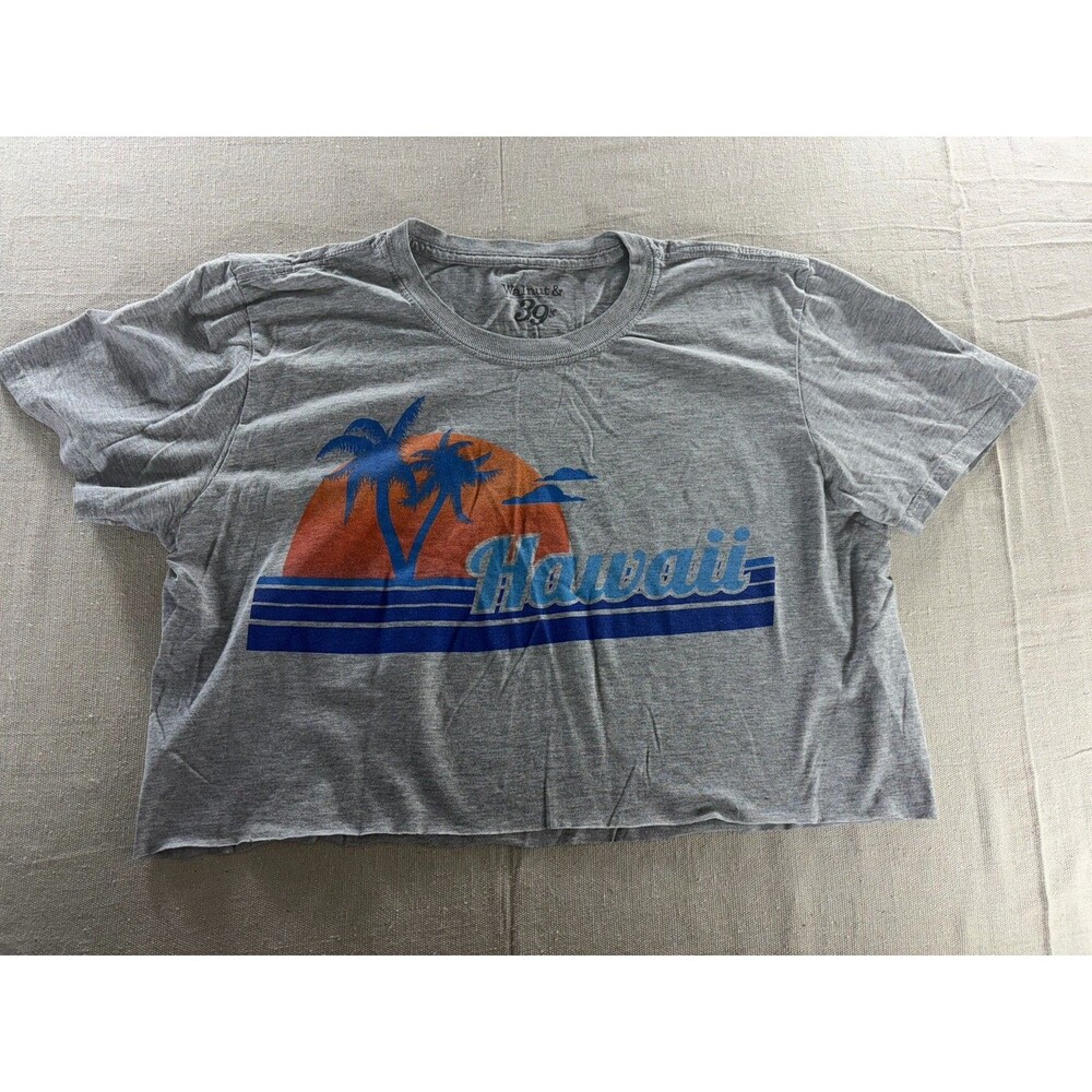 Walnut & 39th Hawaii Crop Top Graphic Tee - Gray Sun Palm Trees - Women's Size M